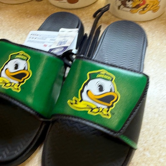 FOCO Men\'s Green and Black Oregon Ducks Slide Sandals BRAND NEW main image 5